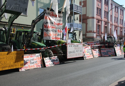 Traktoren bei Friedensdemo in Würzburg