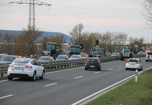 Fahrzeug-Korso aus Karlstadt auf dem Weg nach Würzburg
